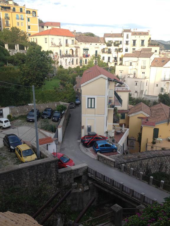 Apartament Fronte Al Porto Salerno Zewnętrze zdjęcie