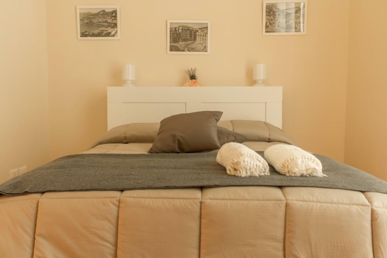 Apartament Fronte Al Porto Salerno Zewnętrze zdjęcie