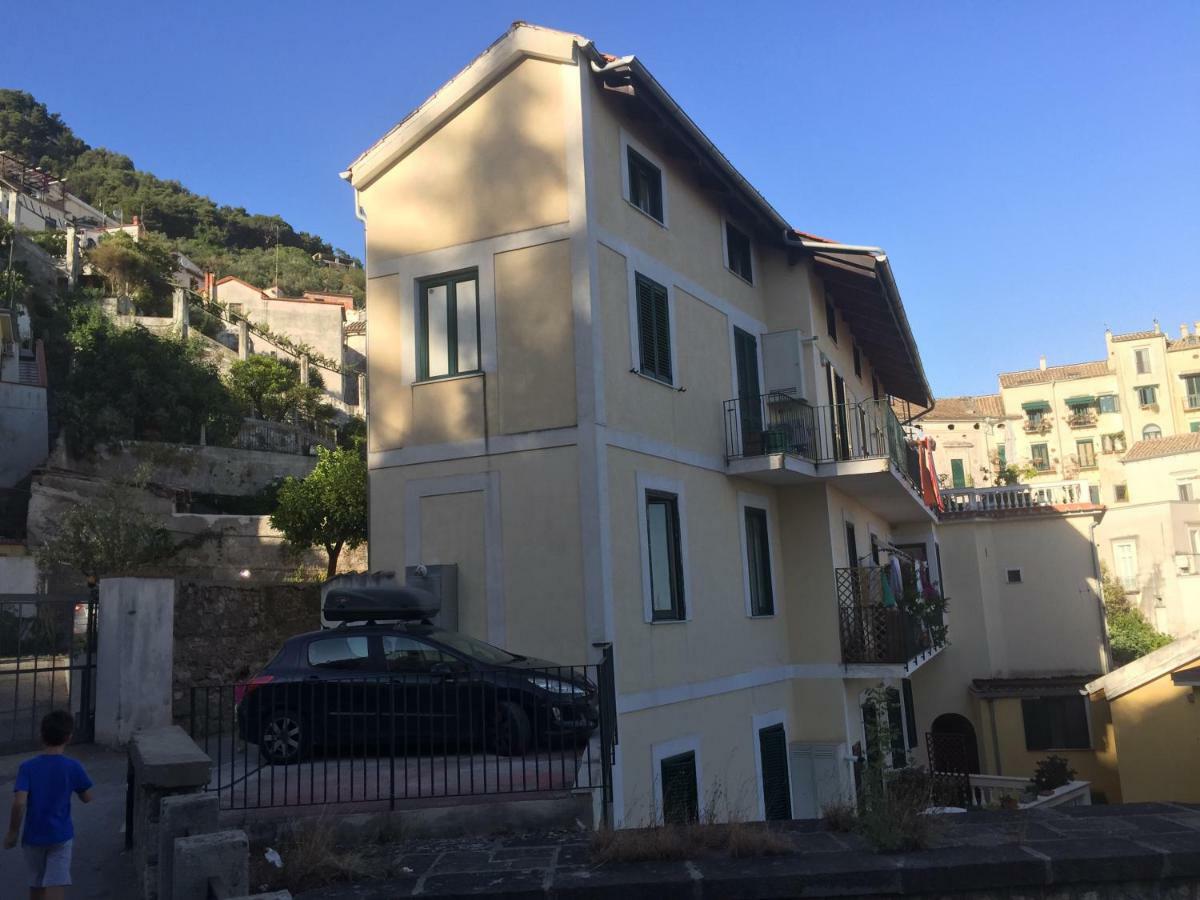 Apartament Fronte Al Porto Salerno Zewnętrze zdjęcie