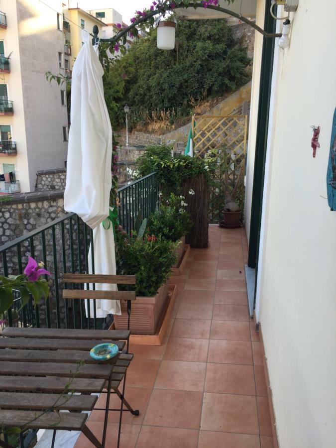 Apartament Fronte Al Porto Salerno Zewnętrze zdjęcie