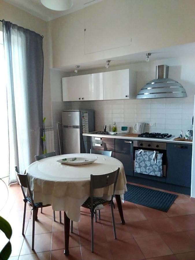 Apartament Fronte Al Porto Salerno Zewnętrze zdjęcie