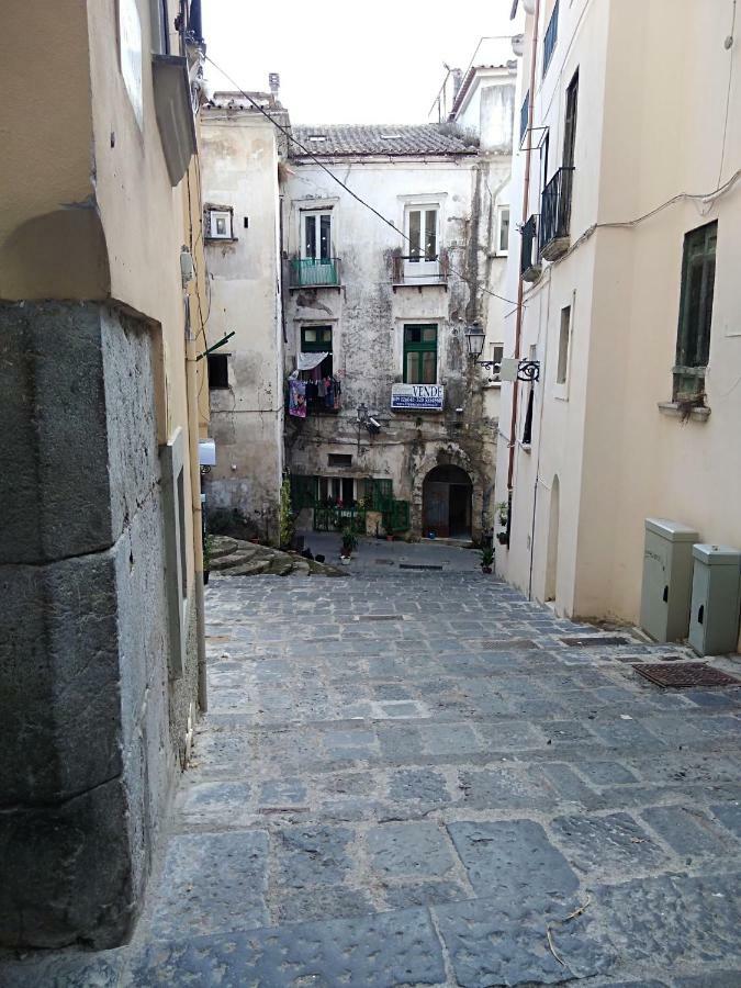 Apartament Fronte Al Porto Salerno Zewnętrze zdjęcie